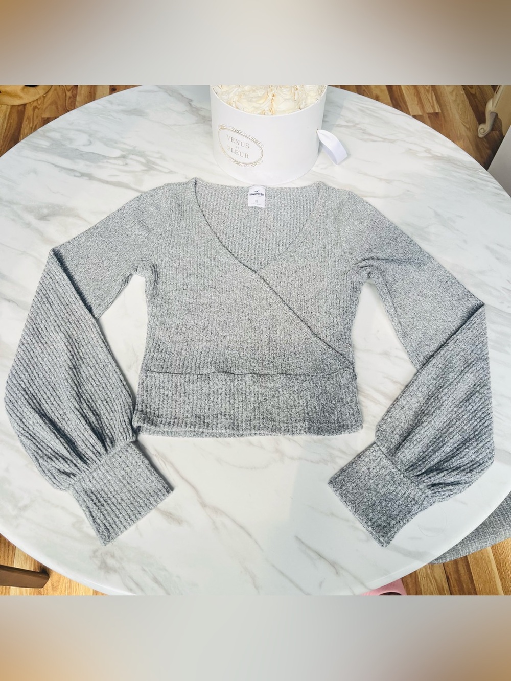 NEW Hollister Light Gray Ribbed V-Neck Cropped Soft Knit Sweater